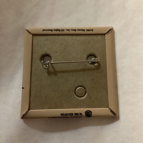 Vintage 1991 Kevin Costner Robin Hood Prince of Thieves Pin Badge Button Pinback - Picture 2 of 4